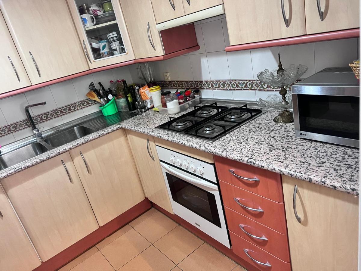 Appartement Casa Ideal Familias Y Grupos Con Balcones Exterior Soleada Patios Cerca Alhambra, Sierra Nevada, Rio Genil, Lancha Del Genil, Parque Llano Y Reloj Del Sol Con Barbacoas, Campo De Futbol, Circuito Gimnasia à Grenade Extérieur photo