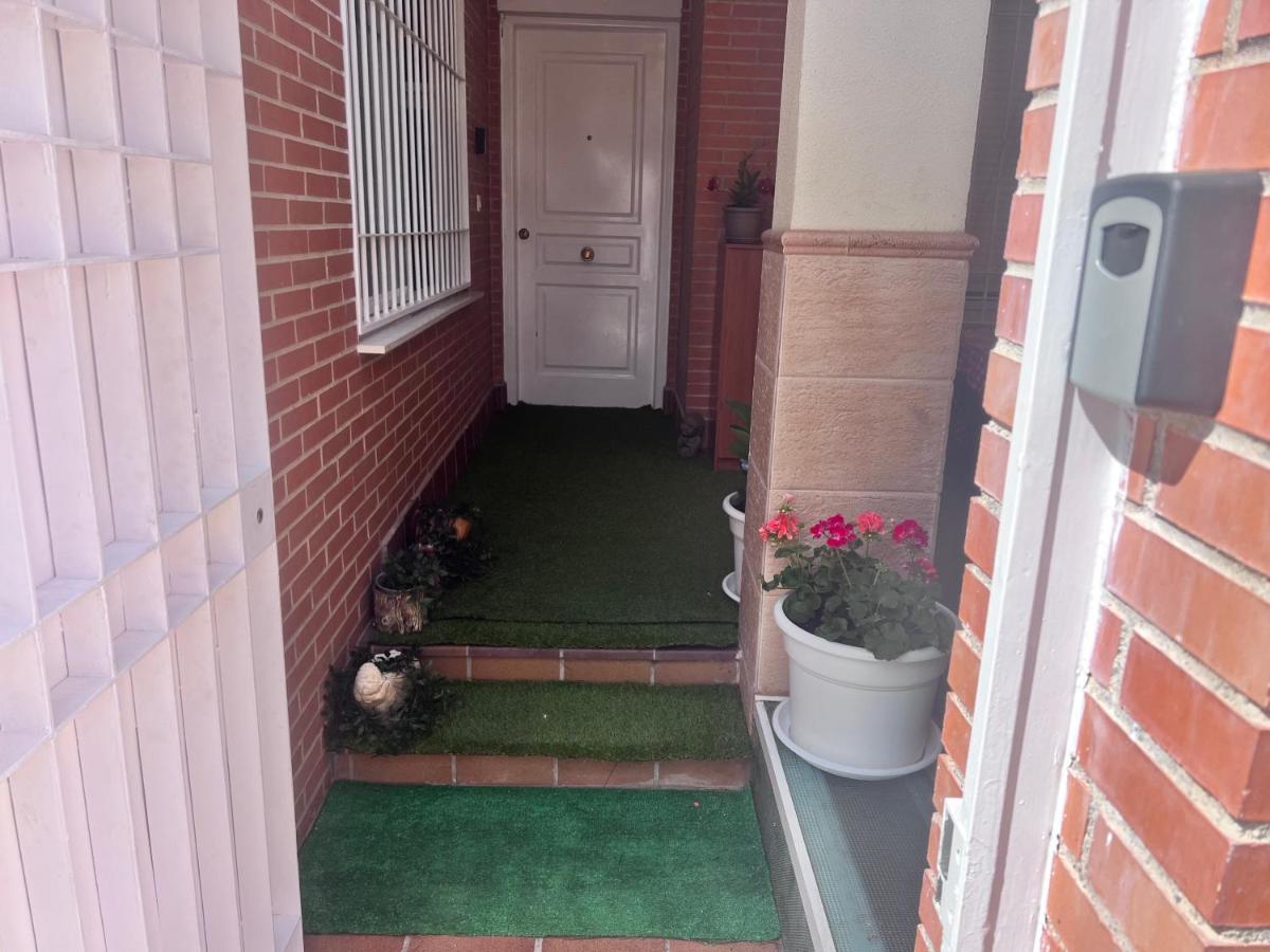 Appartement Casa Ideal Familias Y Grupos Con Balcones Exterior Soleada Patios Cerca Alhambra, Sierra Nevada, Rio Genil, Lancha Del Genil, Parque Llano Y Reloj Del Sol Con Barbacoas, Campo De Futbol, Circuito Gimnasia à Grenade Extérieur photo