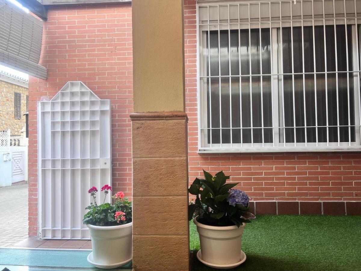 Appartement Casa Ideal Familias Y Grupos Con Balcones Exterior Soleada Patios Cerca Alhambra, Sierra Nevada, Rio Genil, Lancha Del Genil, Parque Llano Y Reloj Del Sol Con Barbacoas, Campo De Futbol, Circuito Gimnasia à Grenade Extérieur photo