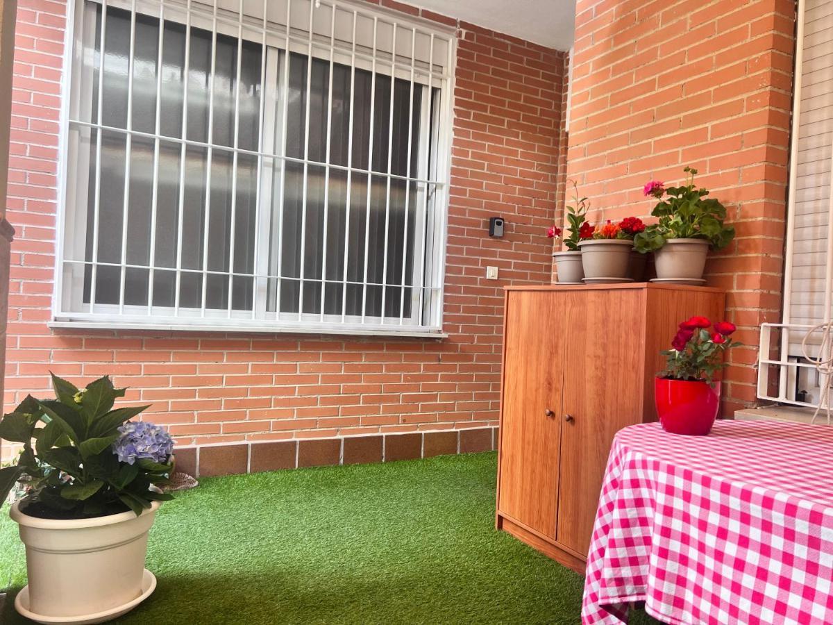 Appartement Casa Ideal Familias Y Grupos Con Balcones Exterior Soleada Patios Cerca Alhambra, Sierra Nevada, Rio Genil, Lancha Del Genil, Parque Llano Y Reloj Del Sol Con Barbacoas, Campo De Futbol, Circuito Gimnasia à Grenade Extérieur photo