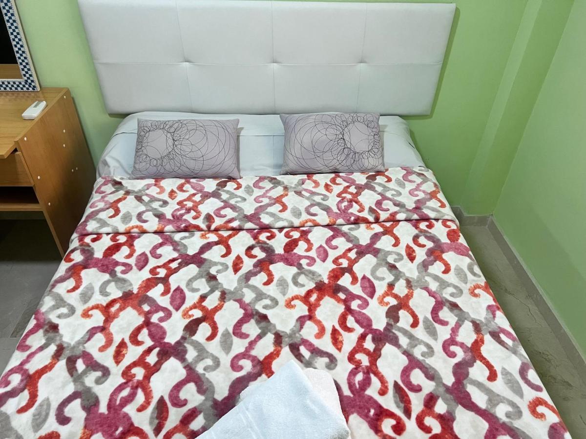 Appartement Casa Ideal Familias Y Grupos Con Balcones Exterior Soleada Patios Cerca Alhambra, Sierra Nevada, Rio Genil, Lancha Del Genil, Parque Llano Y Reloj Del Sol Con Barbacoas, Campo De Futbol, Circuito Gimnasia à Grenade Extérieur photo